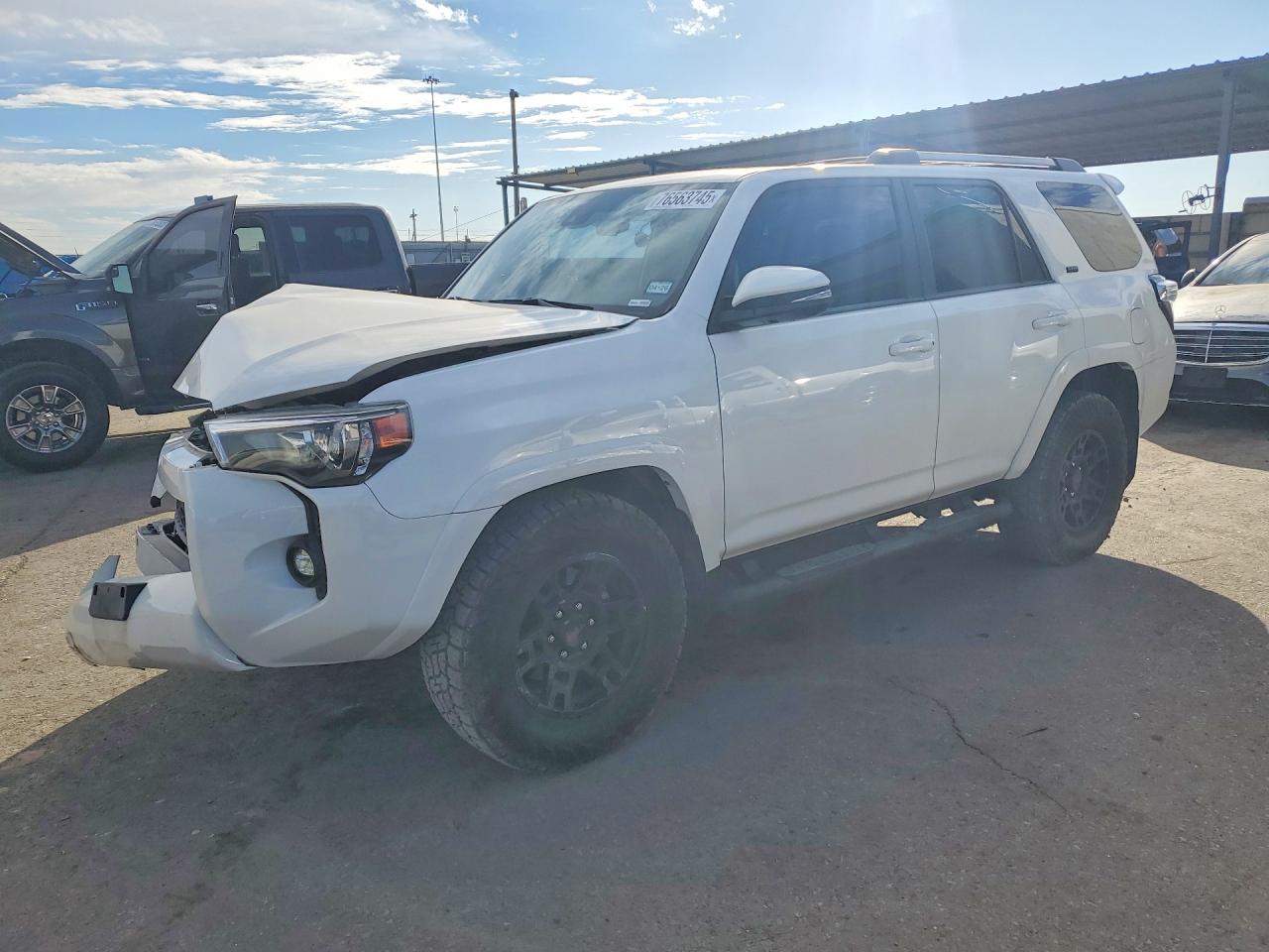 2022 Toyota 4Runner VIN JTEFU5JR7N5253816 COPART salvage auction — Front End, TX - SALVAGE VEHICLE TITLE, sold $10,700 on 2026-07-10 (photo 1)