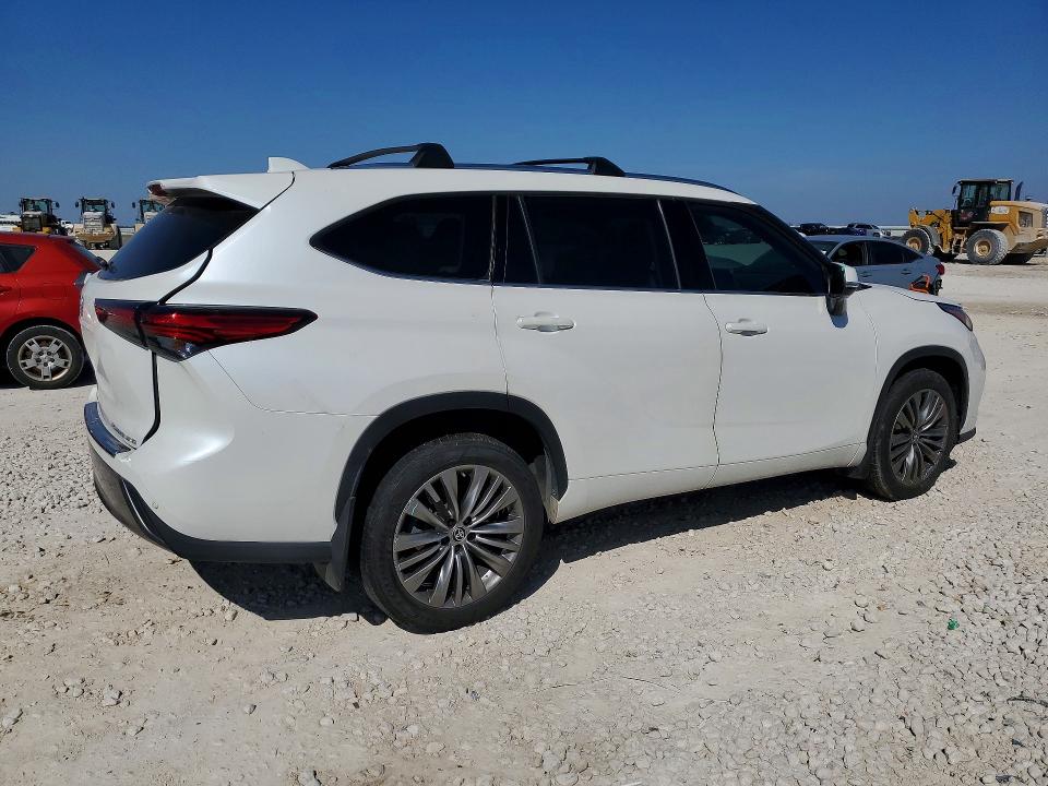 2021 Toyota Highlander VIN 5TDFZRBH1MS134820 COPART salvage auction — REAR END, Tx - Salvage Vehicle Title, sold $21,700 on 2026-07-16 (photo 3)