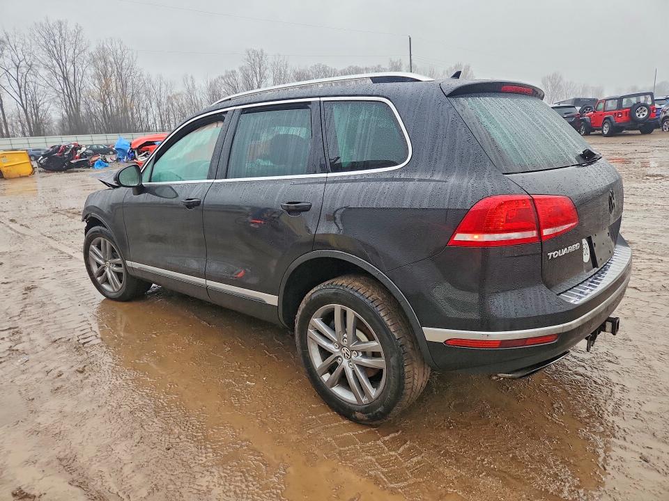 2016 Volkswagen Touareg VIN WVGEP9BP0GD005360 COPART salvage auction — FRONT END, Salvage Title, sold $1,000 on 2026-08-05 (photo 2)