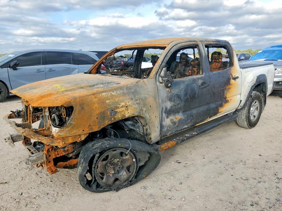2015 Toyota Tacoma VIN 5TFJX4GN4FX047119 COPART salvage auction — BURN, Tx - Nonrepairable Title, sold $575 on 2026-07-31 (photo 1)