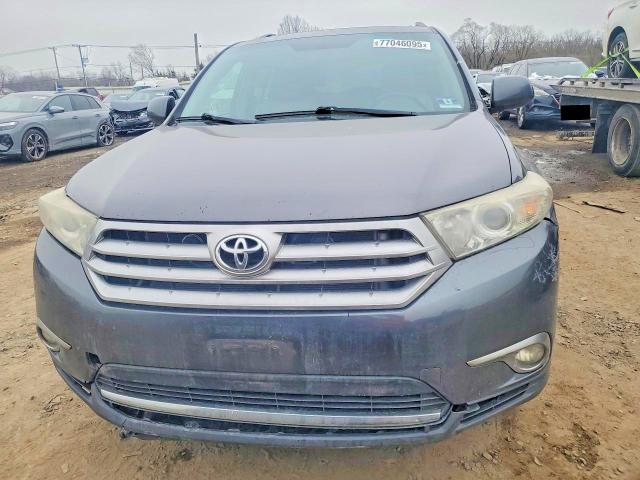 2011 Toyota Highlander VIN 5TDBK3EH8BS069697 COPART salvage auction — MINOR DENT/SCRATCHES, Nj - Certificate Of Title, sold $2,500 on 2026-07-31 (photo 5)