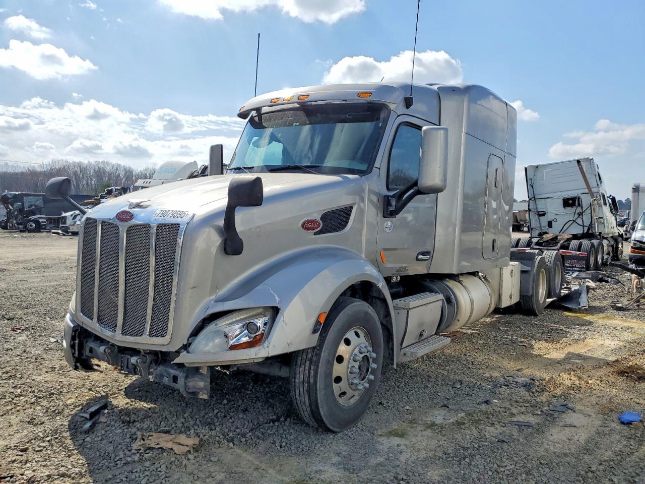 2019 Peterbilt 579 VIN 1XPBDP9X1KD605158 COPART salvage auction — All Over, OK - CERT OF TITLE-SALVAGE, sold $6,200 on 2026-06-25 (photo 2)