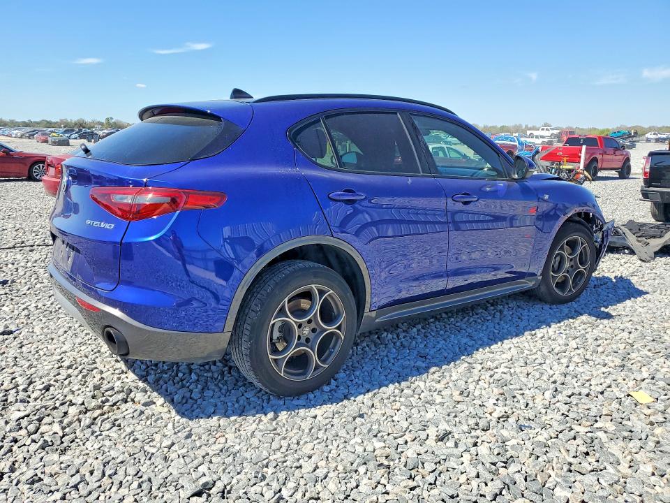 2022 Alfa romeo Stelvio VIN ZASPAKBN2N7D48761 COPART salvage auction — FRONT END, Salvage Title, sold $9,900 on 2026-08-18 (photo 3)