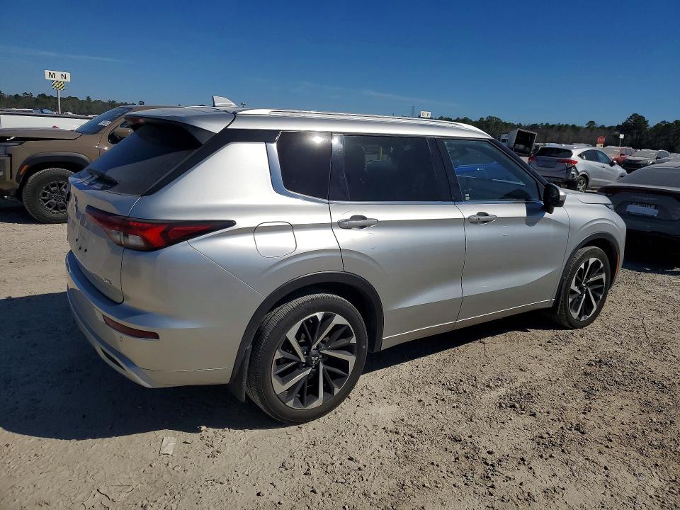 2022 Mitsubishi Outlander VIN JA4J3VA81NZ083948 COPART salvage auction — SIDE, Tx - Salvage Vehicle Title, sold $6,000 on 2026-07-28 (photo 3)