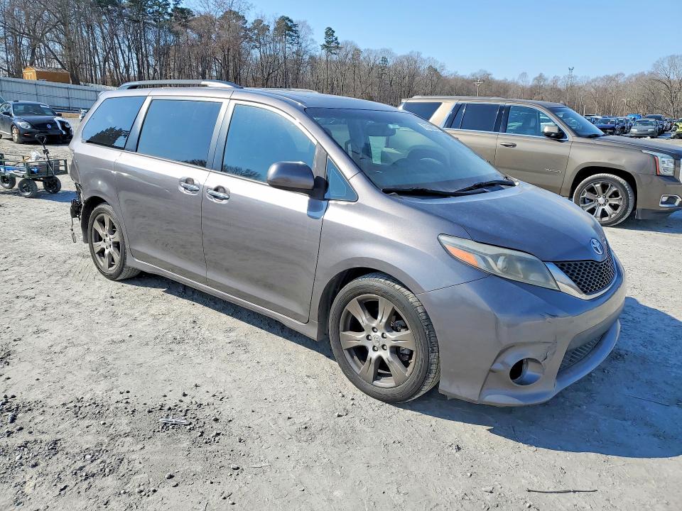 2017 Toyota Sienna VIN 5TDXZ3DC1HS804181 COPART salvage auction — REAR END, Nc - Salvage Certificate Of Title, sold $9,200 on 2026-08-19 (photo 4)