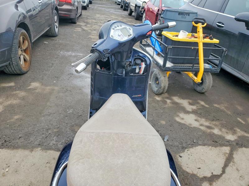 2008 Vespa Gts VIN ZAPM459L885007324 COPART salvage auction — VANDALISM, PA - CERTIFICATE OF SALVAGE, sold $875 on 2026-08-07 (photo 6)