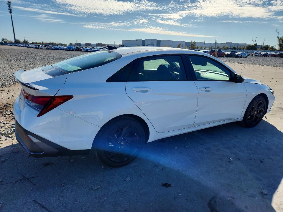 2026 Hyundai Elantra VIN KMHLM4DG8TU102204 COPART salvage auction — MINOR DENT/SCRATCHES, Fl - Cert Of Title Slvg Rebuildable, sold $9,300 on 2026-07-08 (photo 3)