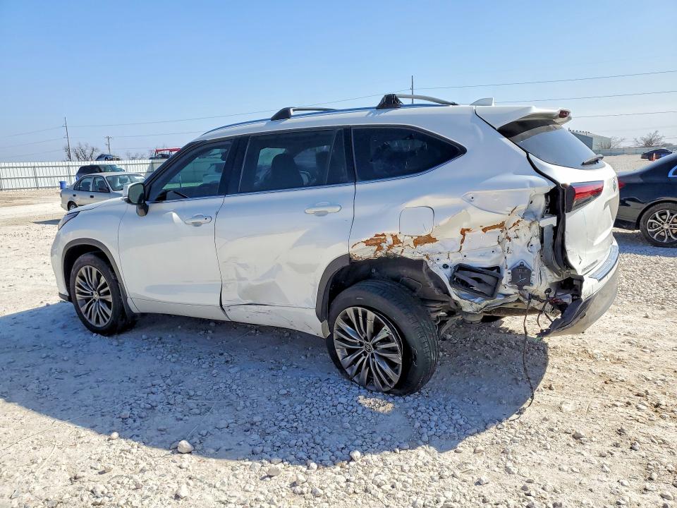 2021 Toyota Highlander VIN 5TDFZRBH1MS134820 COPART salvage auction — REAR END, Tx - Salvage Vehicle Title, sold $21,700 on 2026-07-16 (photo 2)