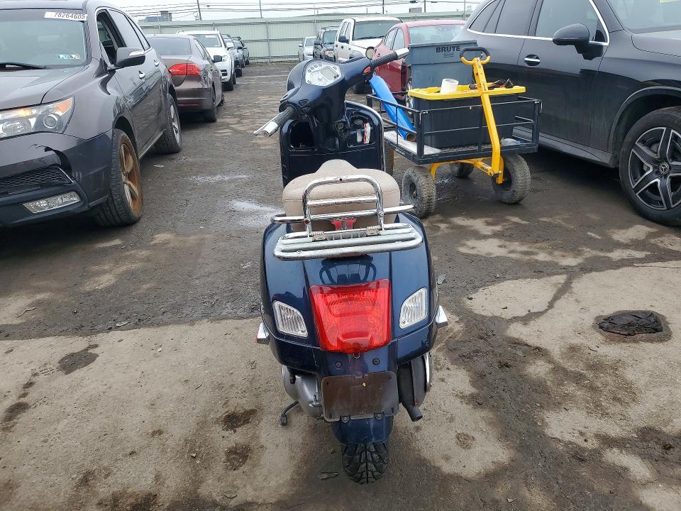 2008 Vespa Gts VIN ZAPM459L885007324 COPART salvage auction — VANDALISM, PA - CERTIFICATE OF SALVAGE, sold $875 on 2026-08-07 (photo 4)