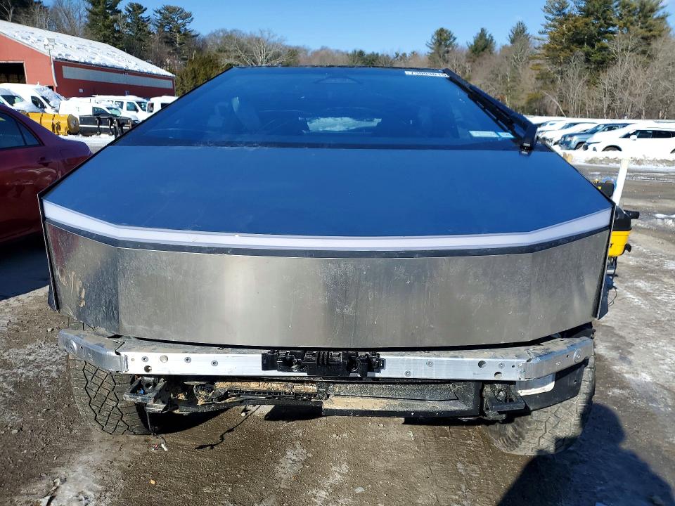 2024 Tesla Cybertruck VIN 7G2CEHEE4RA037501 COPART salvage auction — FRONT END, Ny - Certificate Of Title, sold $19,200 on 2026-07-27 (photo 5)