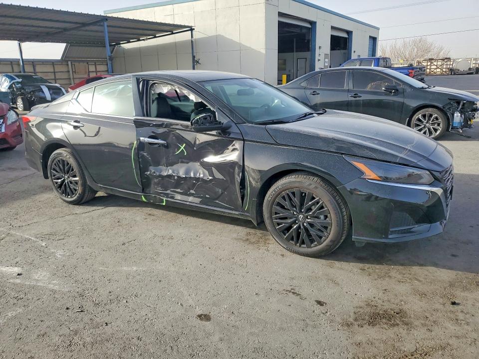 2025 Nissan Altima VIN 1N4BL4DV7SN406916 COPART salvage auction — SIDE, Salvage Title, sold $12,750 on 2026-07-15 (photo 4)