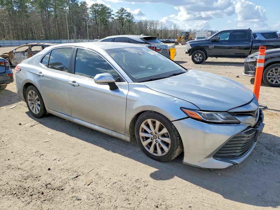 2018 Toyota Camry VIN JTNB11HK8J3019358 COPART salvage auction — SIDE, Salvage Title, sold $125 on 2026-07-21 (photo 4)