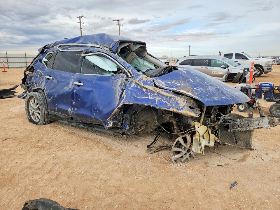 2020 Nissan Rogue VIN KNMAT2MT7LP536466 COPART salvage auction — ROLLOVER, Tx - Nonrepairable Title, sold $300 on 2026-07-08 (photo 4)