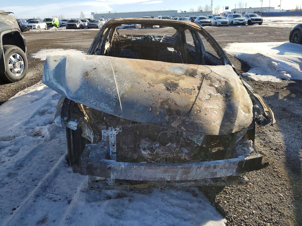 2025 Hyundai Elantra VIN KMHLM4DGXSU917258 COPART salvage auction — BURN, AB - BOS - NONREPAIRABLE, sold $175 on 2026-07-14 (photo 5)