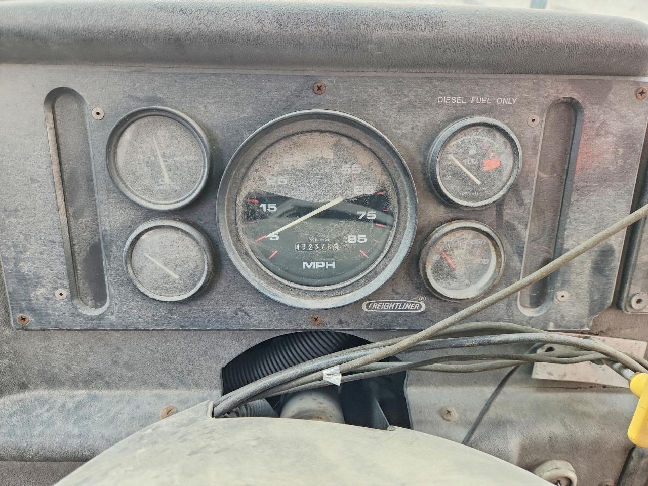 1999 VIN 4UZA4FF40XCA60583 COPART salvage auction — Front End, Sv - Salvage Title, sold $650 on 2026-09-23 (photo 9)