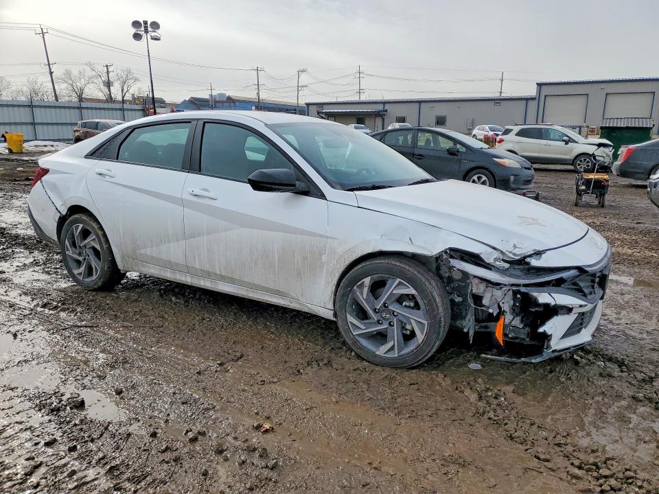 2025 Hyundai Elantra VIN KMHLM4DG7SU917377 COPART salvage auction — FRONT END, IL - SALVAGE CERTIFICATE, sold $7,800 on 2026-07-22 (photo 4)