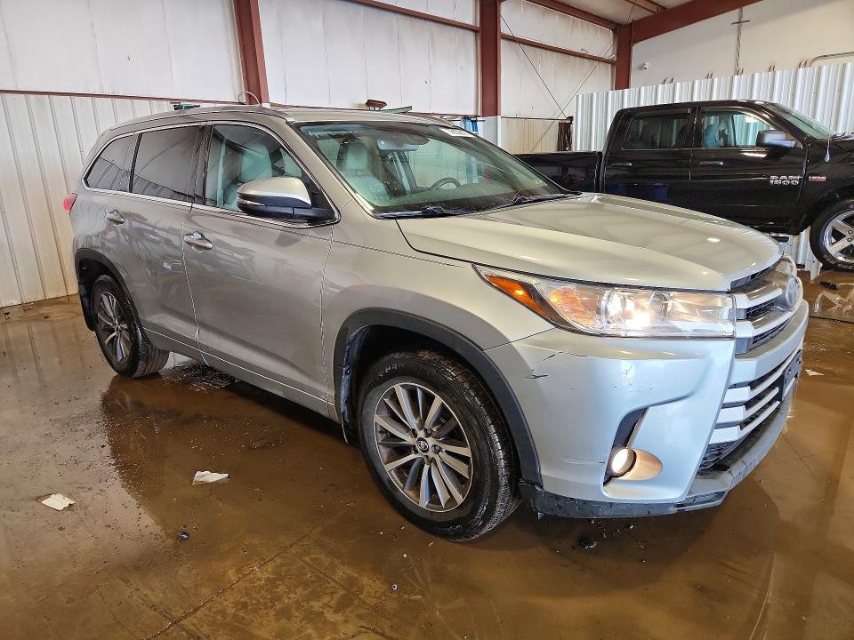 2017 Toyota Highlander VIN 5TDJZRFHXHS441932 COPART salvage auction — FRONT END, Salvage Title, sold $7,600 on 2026-07-31 (photo 4)