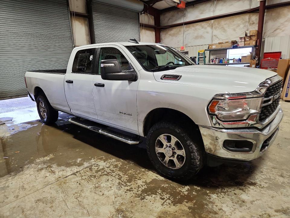 2024 Ram 3500 VIN 3C63R3HL9RG339228 COPART salvage auction — SIDE, Salvage Title, sold $10,400 on 2026-07-28 (photo 4)