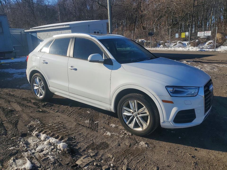 2017 Audi Q3 VIN WA1ECCFSXHR015033 COPART salvage auction — MINOR DENT/SCRATCHES, Salvage Title, sold $4,850 on 2026-07-28 (photo 4)