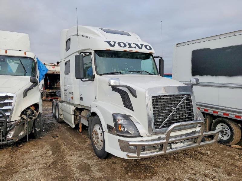 2007 Volvo VIN 4V4NC9GH07N458023 COPART salvage auction — SIDE, Il - Salvage Certificate, sold $450 on 2026-07-23 (photo 1)