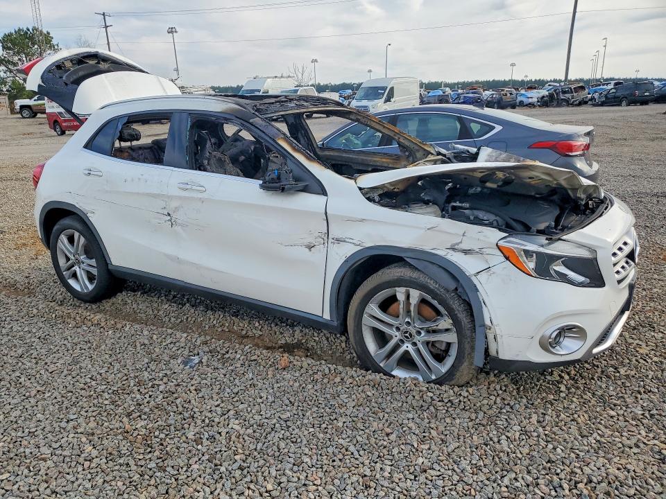 2020 Mercedes-benz Gla-class VIN WDCTG4GB8LU021726 COPART salvage auction — BURN, SC - CERT OF TITLE-SALVAGE FIRE, sold $625 on 2026-08-14 (photo 4)