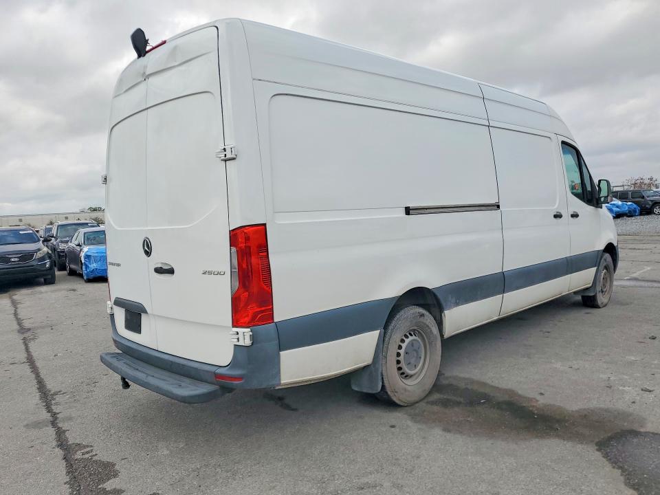 2021 Mercedes-benz Sprinter VIN W1W40CHY9MT055519 COPART salvage auction — MINOR DENT/SCRATCHES, FL - CERTIFICATE OF TITLE, sold $7,600 on 2026-07-28 (photo 3)