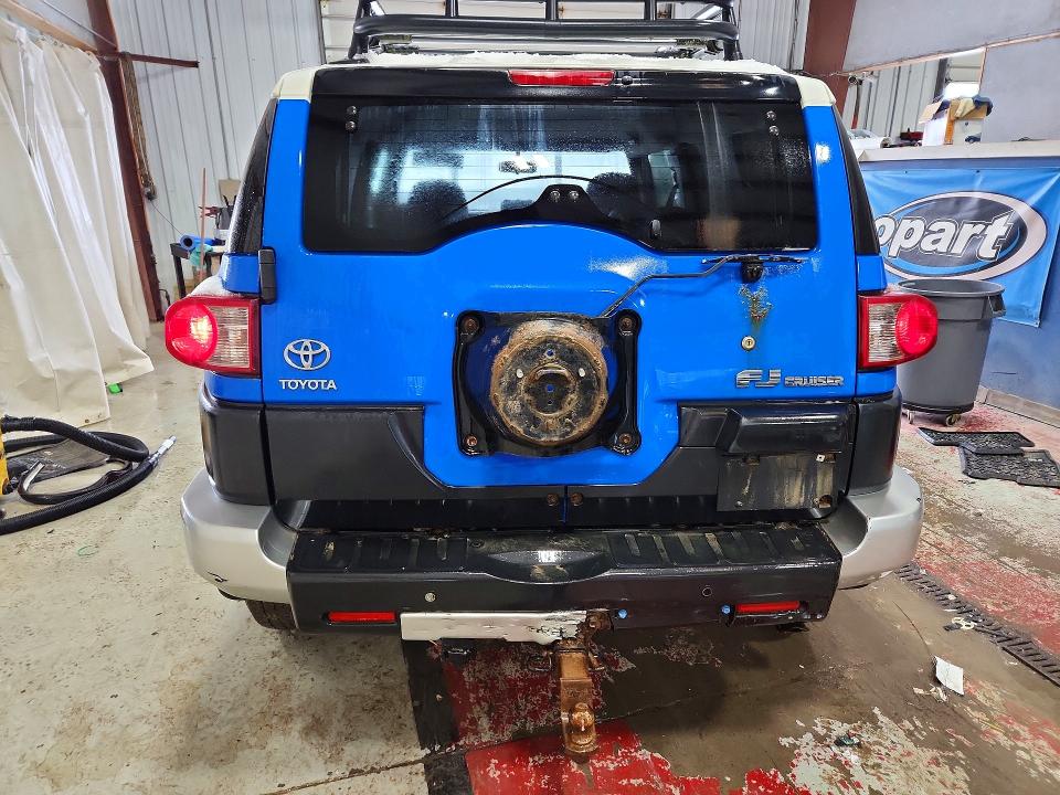 2007 Toyota Fj cruiser VIN JTEBU11F170078637 COPART salvage auction — MINOR DENT/SCRATCHES, Pa - Cert Of Title (P), sold $4,000 on 2026-07-08 (photo 6)