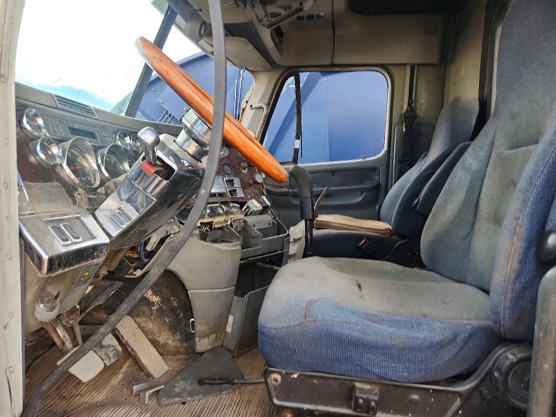 2000 Freightliner Conventional VIN 1FUYSSEB5YLB74915 COPART salvage auction — ROLLOVER, VA - CERTIFICATE OF TITLE, sold $1,200 on 2026-07-07 (photo 5)