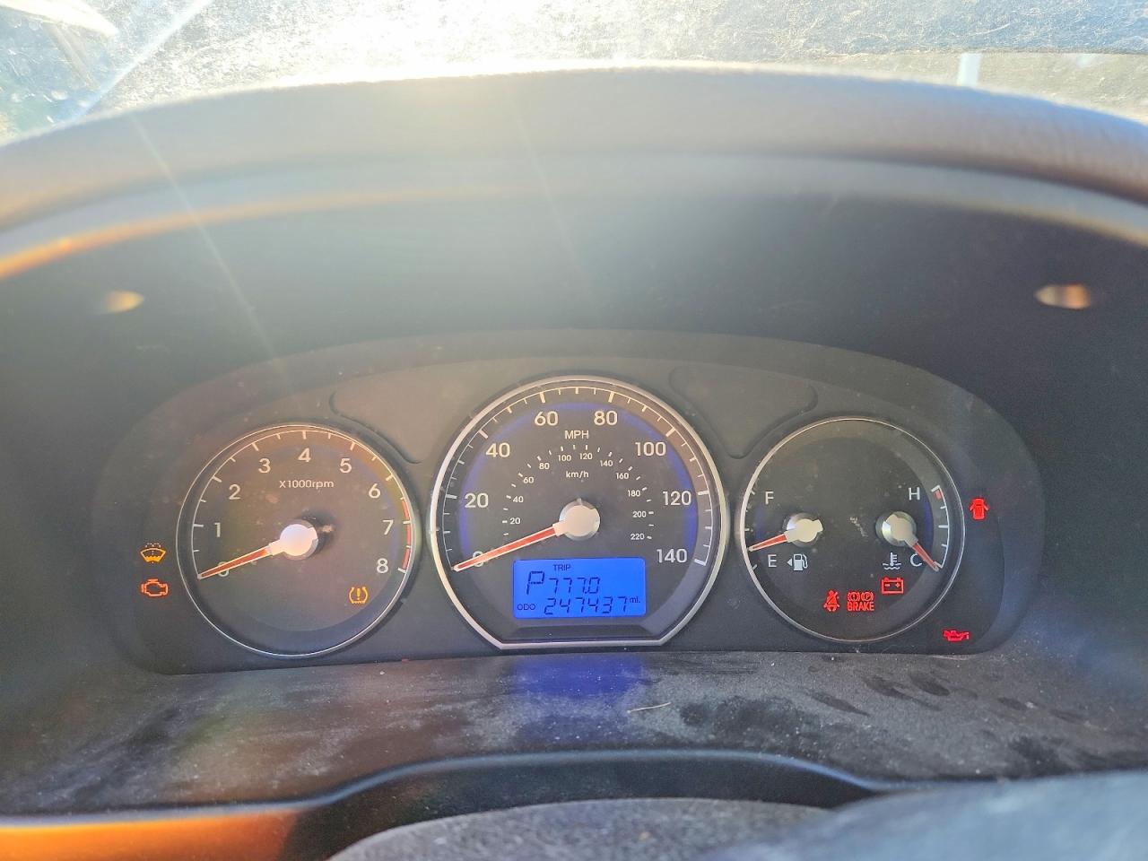 2011 Hyundai Santa Fe VIN 5XYZGDAB0BG086448 COPART salvage auction — Minor Dent/Scratches, NY - CERTIFICATE OF TITLE, sold $600 on 2026-07-09 (photo 9)