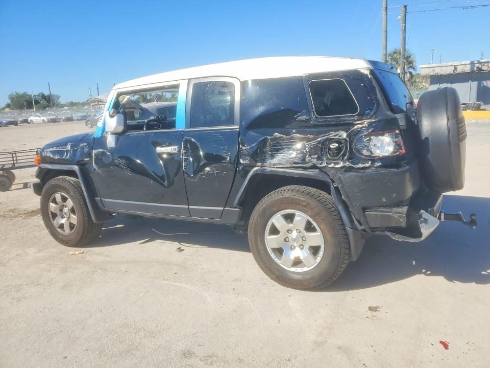 2010 Toyota Fj cruiser VIN JTEZU4BF5AK009282 COPART salvage auction — ROLLOVER, Fl - Cert Of Title Slvg Rebuildable, sold $3,000 on 2026-07-09 (photo 2)