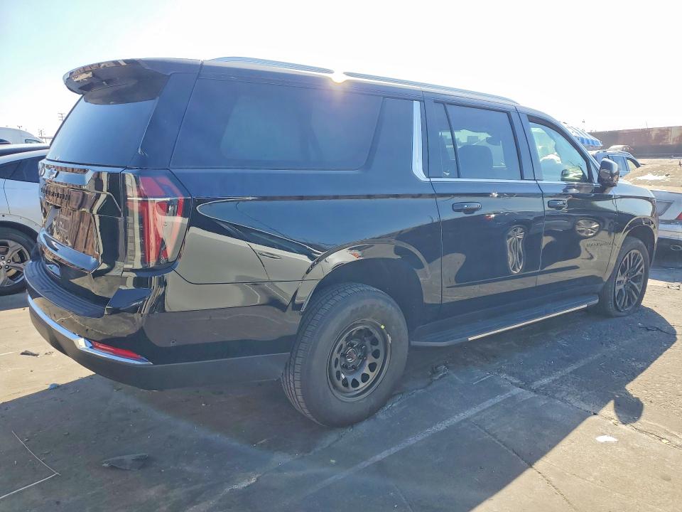 2025 Chevrolet Suburban VIN 1GNS5BRD8SR334293 COPART salvage auction — SIDE, Salvage Title, sold $31,250 on 2026-07-31 (photo 3)