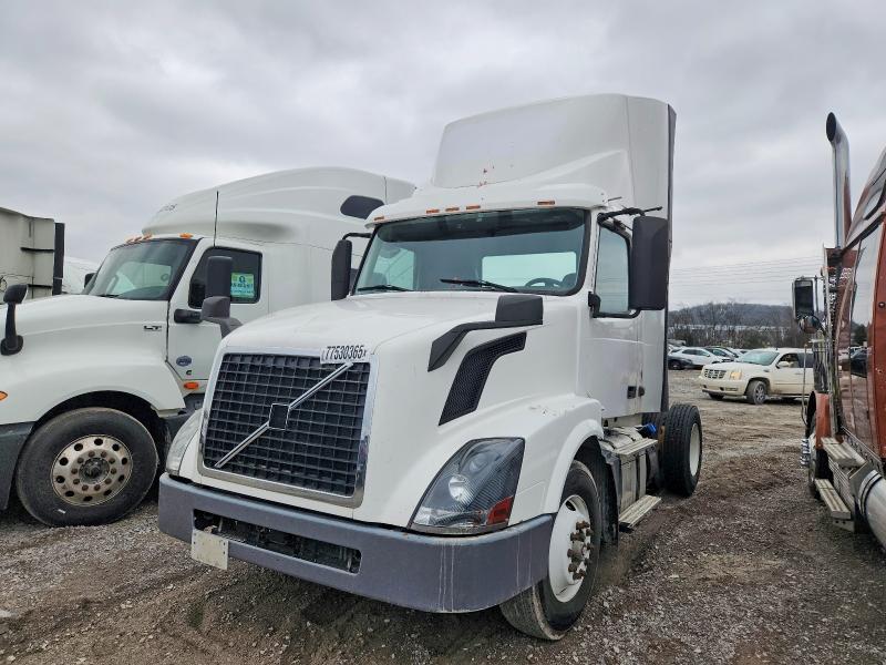 2017 Volvo VIN 4V4N39TG6HN988043 COPART salvage auction — NORMAL WEAR, In - Certificate Of Title, sold $5,000 on 2026-07-31 (photo 2)