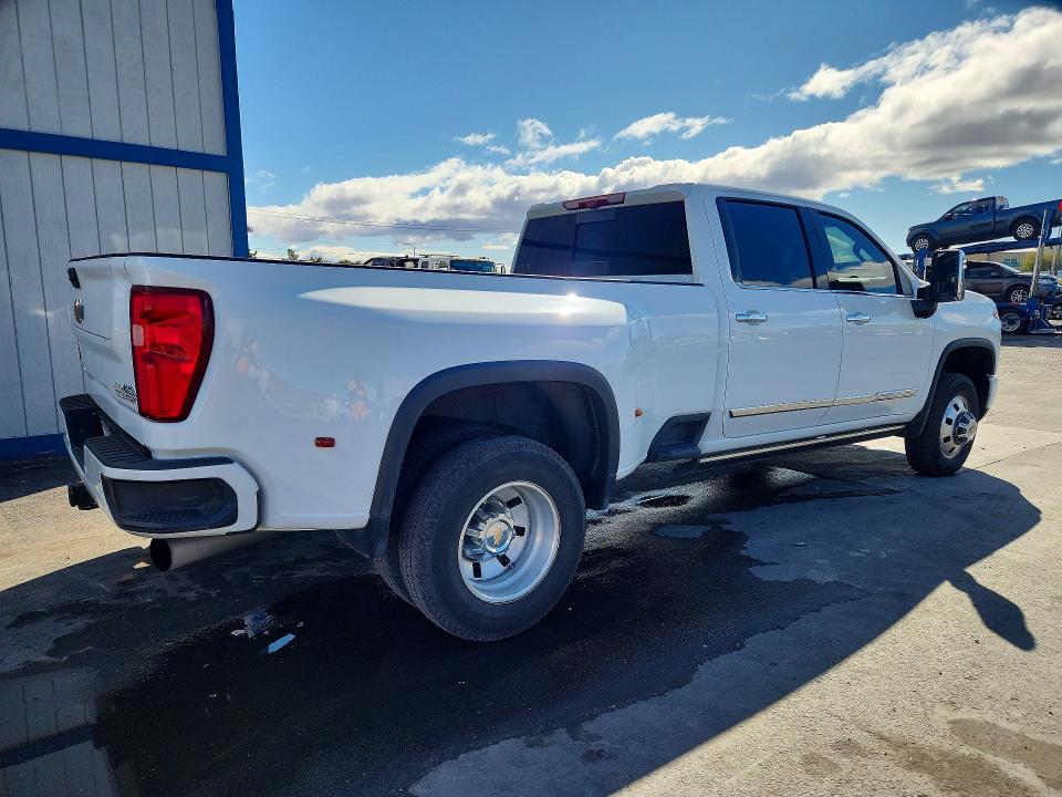 2024 Chevrolet Silverado 3500 VIN 1GC4YVEY7RF199256 COPART salvage auction — MINOR DENT/SCRATCHES, Ca - Certificate Of Title, sold $60,500 on 2026-07-29 (photo 3)