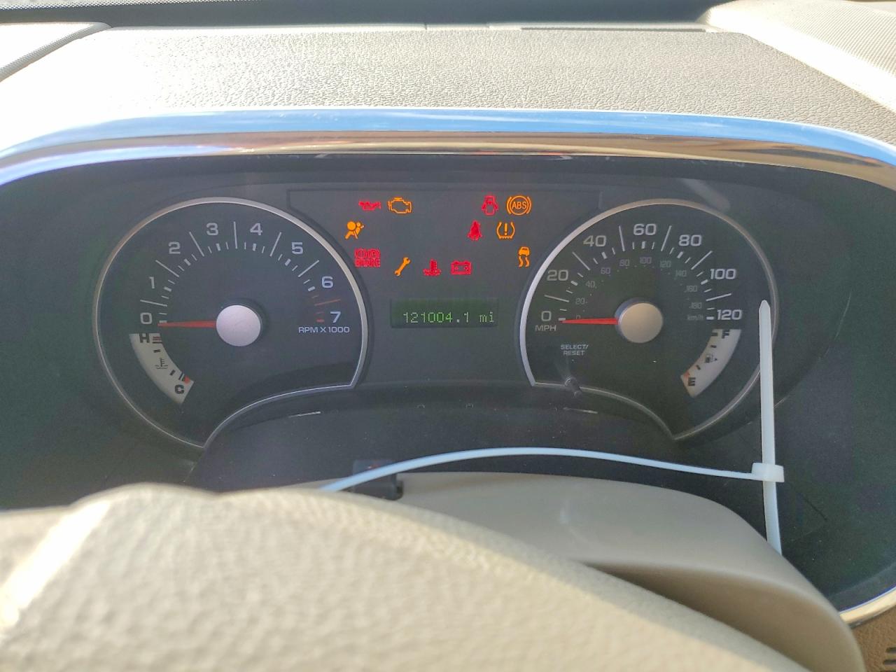 2008 Ford Explorer VIN 1FMEU63EX8UA77799 COPART salvage auction — Front End, TX - SALVAGE VEHICLE TITLE, sold $800 on 2026-07-02 (photo 9)