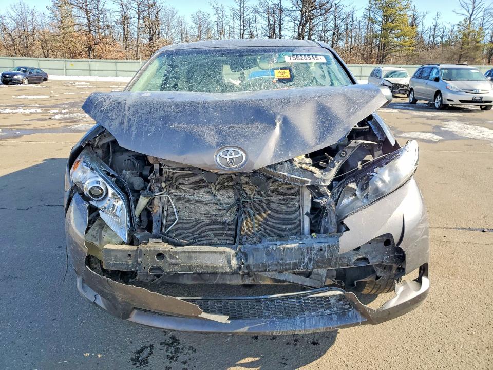 2011 Toyota Sienna VIN 5TDKK3DC4BS037836 COPART salvage auction — REAR END, Ny - Mv907A-Parts Only, sold $800 on 2026-07-20 (photo 5)