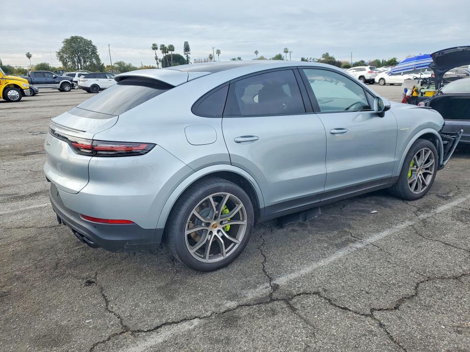 2022 Porsche Cayenne VIN WP1BE2AY8NDA51058 COPART salvage auction — Front End, Salvage Title, sold $28,250 on 2026-03-03 (photo 3)