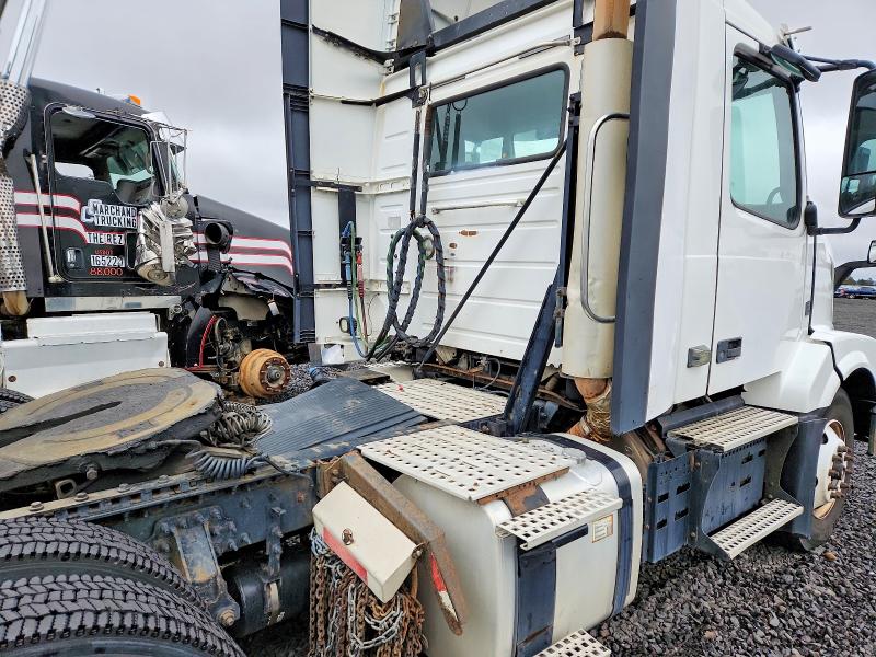 2018 Volvo Vnl VIN 4V4N39EH7JN987933 COPART salvage auction — NORMAL WEAR, In - Certificate Of Title, sold $5,000 on 2026-07-29 (photo 6)