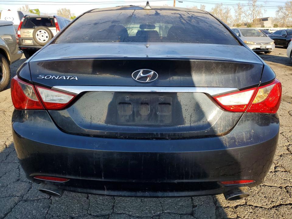 2011 Hyundai Sonata VIN 5NPEC4AC1BH071078 COPART salvage auction — MINOR DENT/SCRATCHES, Ca - Dis/Dlr/Exp Only Clean Title, sold $275 on 2026-07-02 (photo 6)