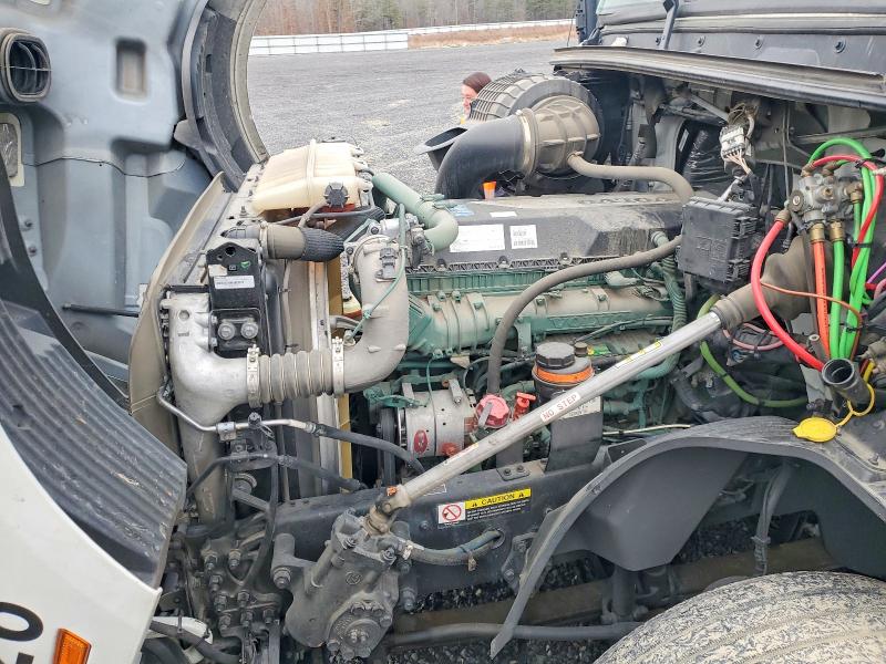 2024 Volvo Vn VIN 4V4NC9EH8RN652918 COPART salvage auction — SIDE, Other, sold $41,500 on 2026-07-30 (photo 7)