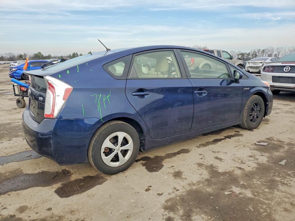 2015 Toyota Prius VIN JTDKN3DUXF0480842 COPART salvage auction — FRONT END, VA - CERT OF TITLE - SALVAGE, sold $200 on 2026-07-22 (photo 3)