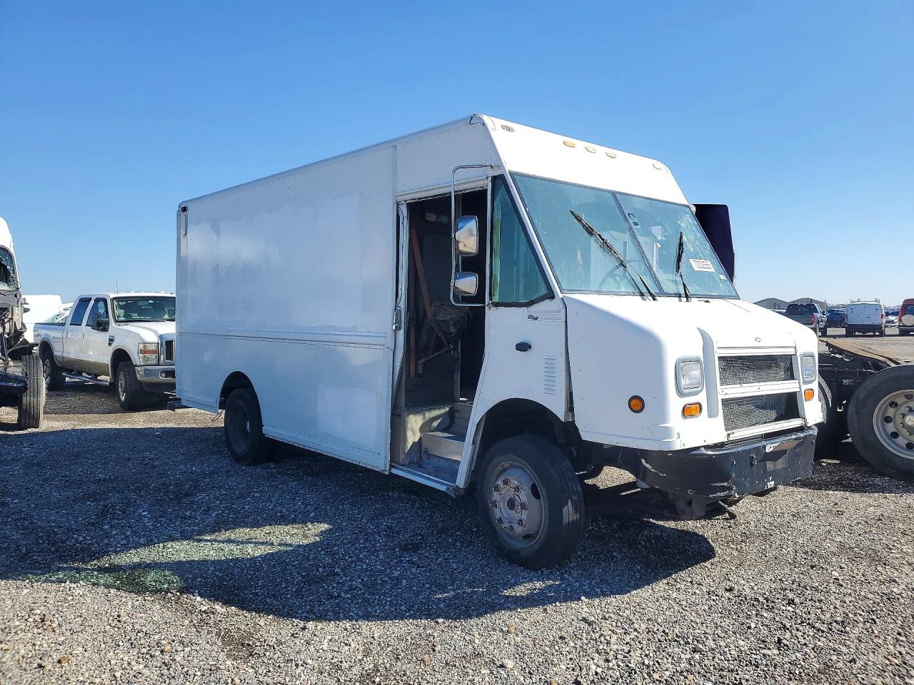1999 VIN 4UZA4FF40XCA60583 COPART salvage auction — Front End, Sv - Salvage Title, sold $650 on 2026-09-23 (photo 4)