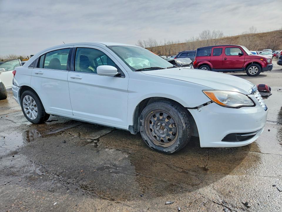 2013 Chrysler 200 VIN 1C3CCBAG2DN721896 COPART salvage auction — SIDE, Tx - Salvage Vehicle Title, sold $275 on 2026-07-22 (photo 4)