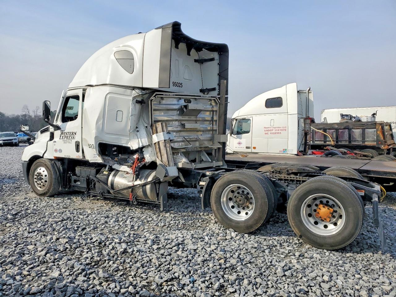 2025 Freightliner All other VIN 3AKJHHDR1SSVY4329 COPART salvage auction — Side, TN - CERTIFICATE OF TITLE (P), sold $62,500 on 2026-02-10 (photo 3)