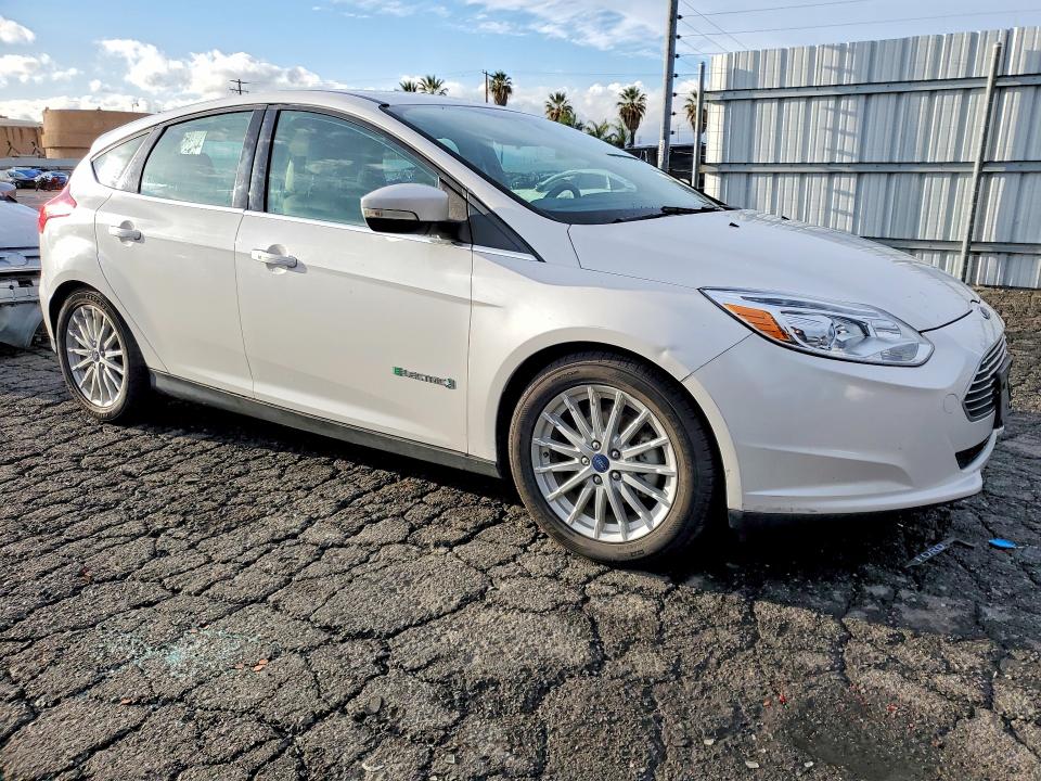 2017 Ford Focus VIN 1FADP3R49HL314735 COPART salvage auction — MINOR DENT/SCRATCHES, Mt - Dis/Dlr/Exp Only Clean Title, sold $950 on 2026-07-02 (photo 4)