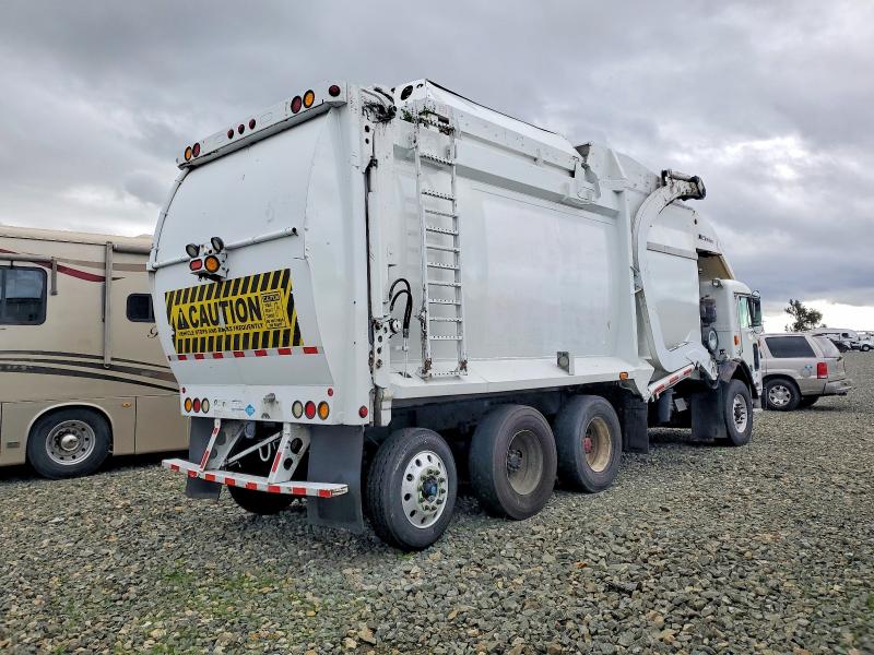 2013 Peterbilt 320 VIN 3BPZX20X8DF208582 COPART salvage auction — MINOR DENT/SCRATCHES, CA - DIS/DLR/EXP ONLY CLEAN TITLE, sold $325 on 2026-09-08 (photo 4)