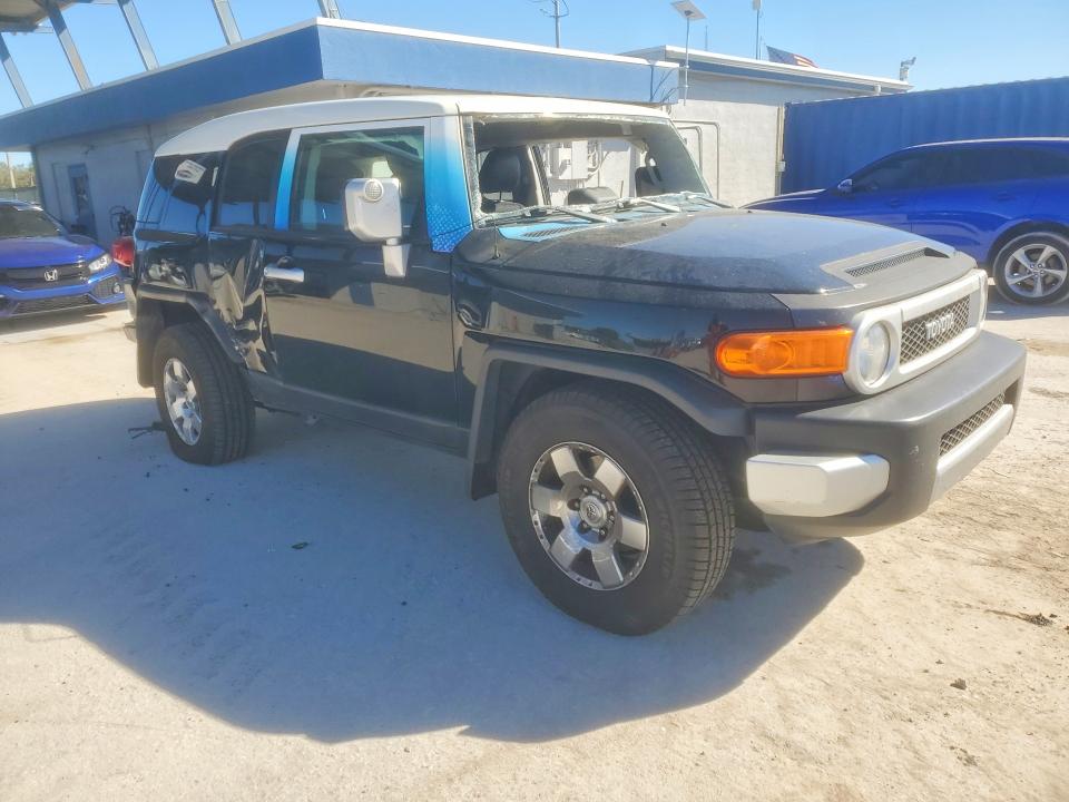2010 Toyota Fj cruiser VIN JTEZU4BF5AK009282 COPART salvage auction — ROLLOVER, Fl - Cert Of Title Slvg Rebuildable, sold $3,000 on 2026-07-09 (photo 4)