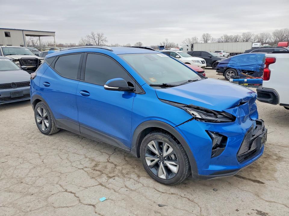 2022 Chevrolet Bolt euv VIN 1G1FY6S04N4112019 COPART salvage auction — FRONT END, Ks - Duplicate Title, sold $7,600 on 2026-08-25 (photo 4)