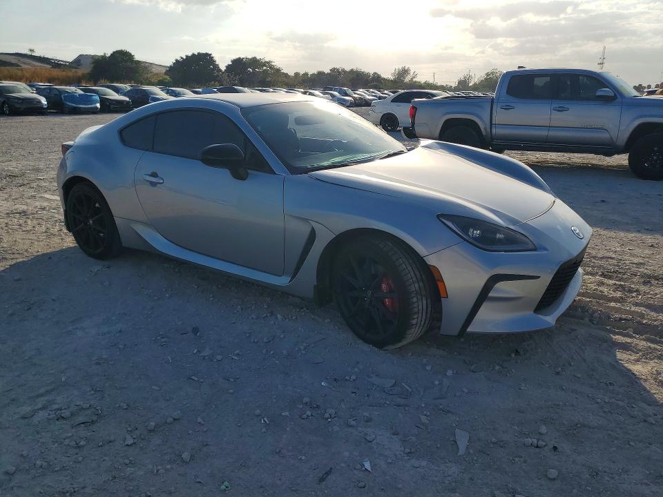 2025 Toyota Gr 86 VIN JF1ZNBB1XS8756987 COPART salvage auction — SIDE, Fl - Cert Of Title Slvg Rebuildable, sold $5,300 on 2026-07-23 (photo 4)