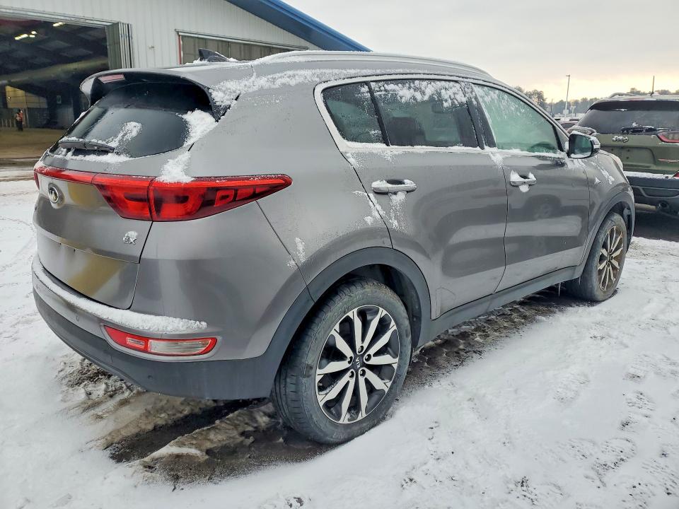 2017 Kia Sportage VIN KNDPNCAC8H7151763 COPART salvage auction — MINOR DENT/SCRATCHES, Pa - Cert Of Title, sold $4,000 on 2026-07-02 (photo 3)