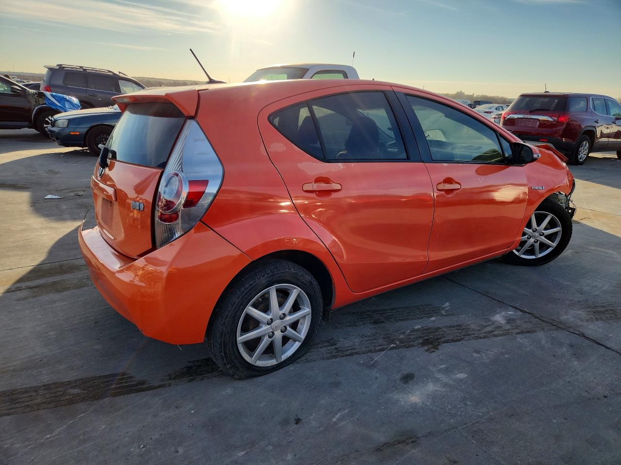 2013 Toyota Prius C VIN JTDKDTB37D1034863 COPART salvage auction — Front End, TX - CERT OF TITLE-REBUILT SALVAGE, sold $900 on 2026-07-02 (photo 3)